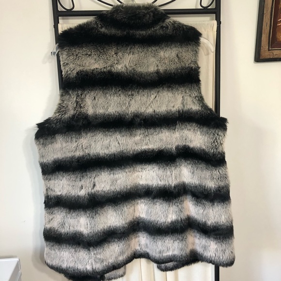 Rachel Zoe Faux Fur Horizontal Stripes XL Black - Picture 8 of 13